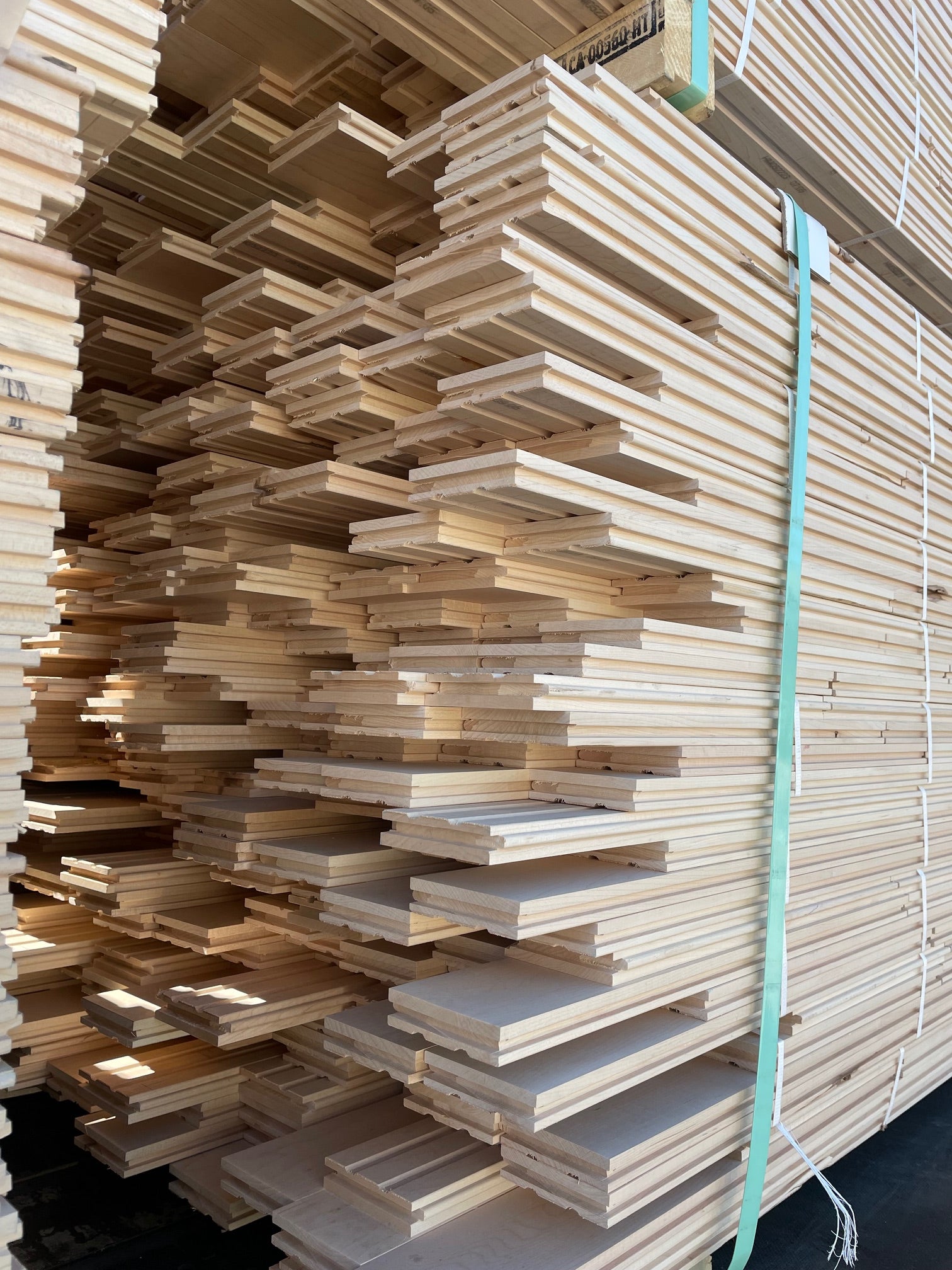 Solid Hard White Maple Narrow Strip Floor Boards T&G 4 sides | Prime Grade (KD)